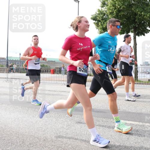 29.06.2025 - hella hamburg halbmarathon Lena Gebhardt http://msf.ph/oto/8423242 29.06.2025 10:18:55 Lombardsbrücke 9549, 7051, 10467, 5266, 52, 1234, 1349, 1521, 1718, 1755, 1820, 2096, 2703, 2781, 2802, 2821, 3026, 3105, 3118, 3202, 3529, 3591, 3592, 3631, 4123, 4383, 4718, 4802, 4845, 5034, 5049, 5098, 5264, 5266, 5323, 5429, 5834, 5910, 6194, 6249, 6332, 6413, 6477, 6482, 6533, 6736, 7051, 7121, 7160, 7214, 7252, 7454, 8341, 8665, 8780, 9270, 9272, 9276, 9505, 9549, 9586, 9652, 9658, 9748, 9756, 9757, 10037, 10172, 10467, 10502, 10687, 10816, 12541, 12548, 12552, 12703 meine-sportfotos.de