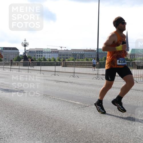 29.06.2025 - hella hamburg halbmarathon Lena Gebhardt http://msf.ph/oto/8423253 29.06.2025 09:43:00 Lombardsbrücke 5301, 4338, 4338, 5301, 5612, 7331, 7855, 9097, 9269, 9385, 9565, 10468, 10867, 11078, 11228, 11994, 12341, 12360, 12529, 12992, 13346, 13872, 13913, 14728, 14753, 14757, 14836, 16615, 17614, 18037, 18328, 18693, 18695, 18740, 18989, 19041, 19042, 19050, 19076, 19078 meine-sportfotos.de