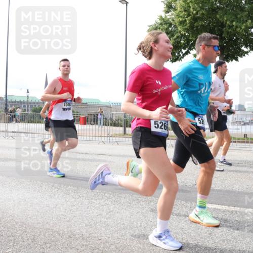 29.06.2025 - hella hamburg halbmarathon Lena Gebhardt http://msf.ph/oto/8423258 29.06.2025 10:18:55 Lombardsbrücke 9549, 7051, 10467, 526, 52, 18, 1234, 1349, 1521, 1718, 1755, 1820, 2096, 2703, 2781, 2802, 2821, 3026, 3105, 3118, 3202, 3529, 3591, 3592, 3631, 4123, 4383, 4718, 4802, 4845, 5034, 5049, 5098, 5264, 5266, 5323, 5429, 5834, 5910, 6194, 6249, 6332, 6413, 6477, 6482, 6533, 6736, 7051, 7121, 7160, 7214, 7252, 7454, 8341, 8665, 8780, 9270, 9272, 9276, 9505, 9549, 9586, 9652, 9658, 9748, 9756, 9757, 10037, 10172, 10467, 10502, 10687, 10816, 12541, 12548, 12552, 12703 meine-sportfotos.de