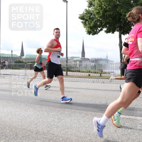 29.06.2025 - hella hamburg halbmarathon Lena Gebhardt http://msf.ph/oto/8423272 29.06.2025 10:18:55 Lombardsbrücke 9549, 10, 70, 7051, 14966, 57, 52, 1234, 1349, 1521, 1718, 1755, 1820, 2096, 2703, 2781, 2802, 2821, 3026, 3105, 3118, 3202, 3529, 3591, 3592, 3631, 4123, 4383, 4718, 4802, 4845, 5034, 5049, 5098, 5264, 5266, 5323, 5429, 5834, 5910, 6194, 6249, 6332, 6413, 6477, 6482, 6533, 6736, 7051, 7121, 7160, 7214, 7252, 7454, 8341, 8665, 8780, 9270, 9272, 9276, 9505, 9549, 9586, 9652, 9658, 9748, 9756, 9757, 10037, 10172, 10467, 10502, 10687, 10816, 12541, 12548, 12552, 12703 meine-sportfotos.de