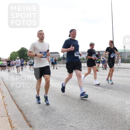 29.06.2025 - hella hamburg halbmarathon Lena Gebhardt http://msf.ph/oto/8423274 29.06.2025 10:43:06 Lombardsbrücke 067, 9304, 3764, 13049, 1149, 1155, 1467, 1656, 1788, 1816, 1878, 1964, 2103, 2158, 2267, 2361, 2401, 2450, 2509, 2940, 2941, 2971, 3074, 3238, 3283, 3329, 3378, 3518, 3638, 3764, 4056, 4092, 4105, 4177, 4302, 4334, 4385, 4680, 5067, 5268, 5610, 5720, 5755, 5967, 6120, 6440, 6764, 7043, 7461, 7513, 7872, 8161, 8184, 8435, 8795, 8991, 9072, 9304, 9378, 9644, 9976, 10008, 10180, 10697, 11142, 11710, 12151, 12441, 13049, 13241 meine-sportfotos.de