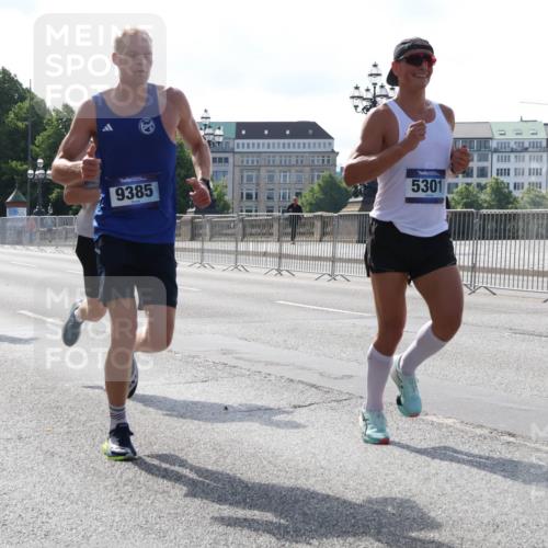 29.06.2025 - hella hamburg halbmarathon Lena Gebhardt http://msf.ph/oto/8423282 29.06.2025 09:43:01 Lombardsbrücke 18037, 9385, 5301, 4338, 5301, 5612, 7331, 7855, 9097, 9269, 9385, 9565, 9767, 10468, 10867, 11078, 11228, 11994, 12341, 12360, 12529, 12992, 13346, 13872, 13913, 14728, 14753, 14757, 14836, 15483, 15671, 16615, 17614, 18037, 18328, 18693, 18695, 18740, 18989, 19041, 19042, 19050, 19076, 19078 meine-sportfotos.de