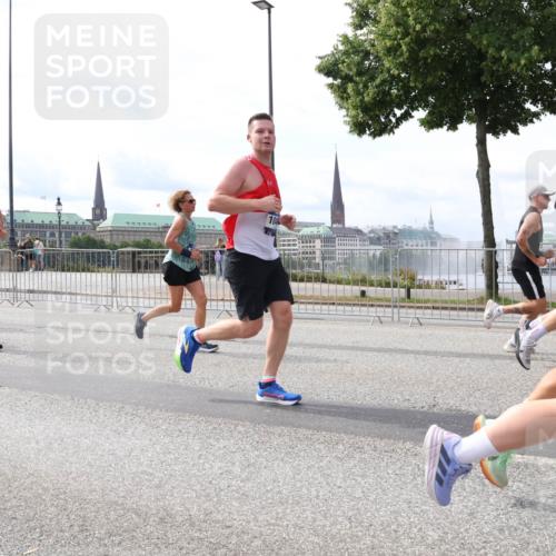 29.06.2025 - hella hamburg halbmarathon Lena Gebhardt http://msf.ph/oto/8423287 29.06.2025 10:18:55 Lombardsbrücke 7051, 9549, 10, 1234, 1349, 1521, 1718, 1755, 1820, 2096, 2703, 2781, 2802, 2821, 3026, 3105, 3118, 3202, 3529, 3591, 3592, 3631, 4123, 4383, 4718, 4802, 4845, 5034, 5049, 5098, 5264, 5266, 5323, 5429, 5834, 5910, 6194, 6249, 6332, 6413, 6477, 6482, 6533, 6736, 7051, 7121, 7160, 7214, 7252, 7454, 8341, 8665, 8780, 9270, 9272, 9276, 9505, 9549, 9586, 9652, 9658, 9748, 9756, 9757, 10037, 10172, 10467, 10502, 10687, 10816, 12541, 12548, 12552, 12703 meine-sportfotos.de