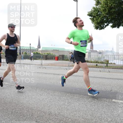 29.06.2025 - hella hamburg halbmarathon Lena Gebhardt http://msf.ph/oto/8423289 29.06.2025 10:06:08 Lombardsbrücke 9361, 7138, 18768, 1644, 15229, 1229, 1245, 1448, 1766, 1830, 1842, 2471, 2540, 3062, 3461, 3929, 4169, 4542, 4666, 4868, 5431, 5762, 6014, 6314, 7138, 7741, 8051, 8316, 8894, 8909, 9339, 9361, 9477, 9560, 9917, 10781, 10791, 10998, 13042, 13054, 13481, 13863, 14369, 14987, 15113, 15145, 15229, 15462, 15537, 15766, 15772, 16441, 16687, 17239, 17740, 17746, 17885, 18042, 18768, 18857, 18966, 18973 meine-sportfotos.de
