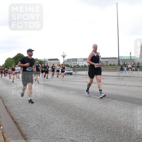 29.06.2025 - hella hamburg halbmarathon Lena Gebhardt http://msf.ph/oto/8423292 29.06.2025 10:53:00 Lombardsbrücke 10981, 1369, 1826, 2146, 2291, 2362, 2420, 2701, 2983, 2988, 3140, 3227, 3787, 4591, 4626, 4729, 5360, 5428, 6135, 6521, 7032, 7483, 7511, 7681, 7737, 8414, 8641, 9068, 9070, 9545, 10055, 10392, 10417, 10568, 10600, 10661, 10879, 10928, 10981, 11520, 11524, 11919, 12127, 12128, 12193, 12700, 12994, 13489, 13916, 13917, 14009, 14038, 14765, 14807, 14977, 14979, 16137 meine-sportfotos.de