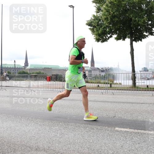 29.06.2025 - hella hamburg halbmarathon Lena Gebhardt http://msf.ph/oto/8423298 29.06.2025 10:28:11 Lombardsbrücke 15123, 1148, 2080, 3445, 5177, 5369, 5604, 5847, 6632, 7497, 7667, 8215, 8327, 9567, 9653, 9654, 9688, 11692, 11739, 12780, 12823, 12842, 13043, 13045, 13296, 13400, 13568, 13678, 13860, 14017, 14155, 15123, 15607, 15608, 16569, 16804, 18256, 18301, 18604, 18626, 19180 meine-sportfotos.de