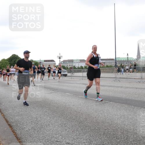 29.06.2025 - hella hamburg halbmarathon Lena Gebhardt http://msf.ph/oto/8423304 29.06.2025 10:53:00 Lombardsbrücke 10981, 1369, 1826, 2146, 2291, 2362, 2420, 2701, 2983, 2988, 3140, 3227, 3787, 4591, 4626, 4729, 5360, 5428, 6135, 6521, 7032, 7483, 7511, 7681, 7737, 8414, 8641, 9068, 9070, 9545, 10055, 10392, 10417, 10568, 10600, 10661, 10879, 10928, 10981, 11520, 11524, 11919, 12127, 12128, 12193, 12700, 12994, 13489, 13916, 13917, 14009, 14038, 14765, 14807, 14977, 14979, 16137 meine-sportfotos.de