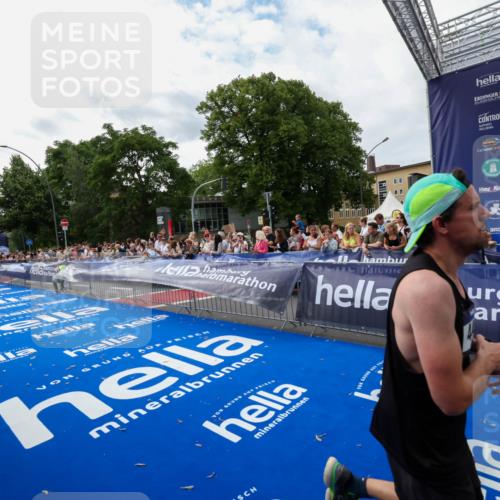 29.06.2025 - hella hamburg halbmarathon Zöllner http://msf.ph/oto/8423305 29.06.2025 10:33:02 Ziel 4463, 11169, 12290, 18679, 19059 meine-sportfotos.de