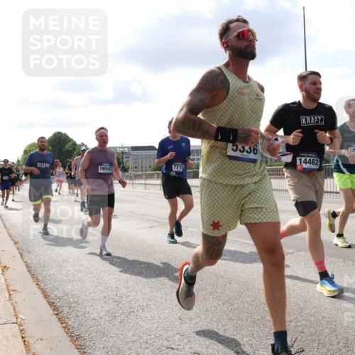 29.06.2025 - hella hamburg halbmarathon Lena Gebhardt http://msf.ph/oto/8423308 29.06.2025 09:52:08 Lombardsbrücke 16547, 7710, 5536, 1900, 14462, 1057, 1139, 1312, 1353, 1468, 1569, 1604, 1631, 1763, 1903, 2653, 3305, 3437, 3618, 3697, 3852, 4565, 4865, 4871, 4915, 4991, 5014, 5047, 5129, 5231, 5336, 5690, 5987, 6373, 6490, 6700, 6705, 6711, 6770, 7092, 7185, 7710, 8074, 8346, 8359, 8564, 8900, 9348, 9358, 9444, 9547, 9659, 10319, 10375, 10493, 10691, 10741, 10934, 10978, 11021, 11062, 11495, 11679, 11714, 11821, 12438, 12623, 12711, 12772, 13728 meine-sportfotos.de