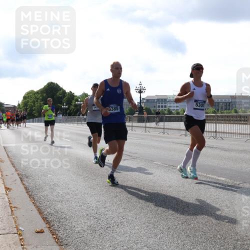 29.06.2025 - hella hamburg halbmarathon Lena Gebhardt http://msf.ph/oto/8423310 29.06.2025 09:43:01 Lombardsbrücke 5301, 14, 5385, 4338, 5301, 5612, 7331, 7855, 9097, 9269, 9385, 9565, 9767, 10468, 10867, 11078, 11228, 11994, 12341, 12360, 12529, 12992, 13346, 13872, 13913, 14728, 14753, 14757, 14836, 15483, 15671, 16615, 17614, 18037, 18328, 18693, 18695, 18740, 18989, 19041, 19042, 19050, 19076, 19078 meine-sportfotos.de