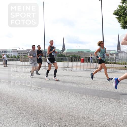 29.06.2025 - hella hamburg halbmarathon Lena Gebhardt http://msf.ph/oto/8423316 29.06.2025 10:18:56 Lombardsbrücke 9549, 7051, 1234, 1349, 1521, 1718, 1755, 1820, 2096, 2703, 2781, 2802, 2821, 3026, 3105, 3118, 3202, 3529, 3591, 3592, 3631, 4123, 4383, 4718, 4802, 4845, 5034, 5049, 5080, 5098, 5264, 5266, 5323, 5429, 5834, 5910, 6194, 6249, 6413, 6477, 6482, 6533, 6736, 7051, 7121, 7160, 7214, 7252, 7454, 8341, 8665, 8778, 8780, 9270, 9272, 9276, 9505, 9549, 9586, 9652, 9658, 9748, 9756, 9757, 10037, 10172, 10467, 10502, 10687, 10816, 12541, 12548, 12552, 12703 meine-sportfotos.de