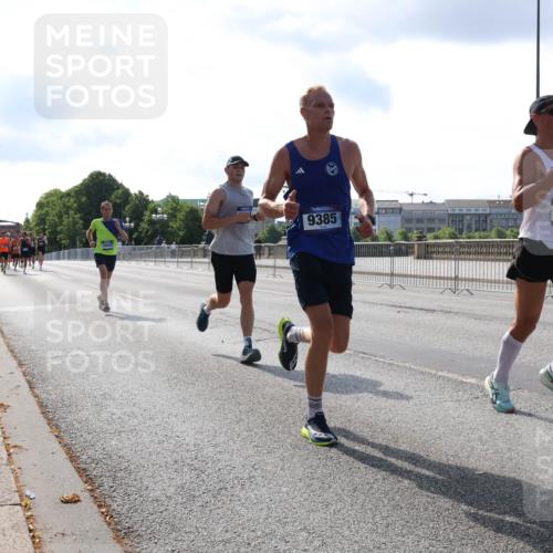 29.06.2025 - hella hamburg halbmarathon Lena Gebhardt http://msf.ph/oto/8423323 29.06.2025 09:43:01 Lombardsbrücke 9385, 5301, 4338, 5301, 5612, 7331, 7855, 9097, 9269, 9385, 9565, 9767, 10468, 10867, 11078, 11228, 11994, 12341, 12360, 12529, 12992, 13346, 13872, 13913, 14728, 14753, 14757, 14836, 15483, 15671, 16615, 17614, 18037, 18328, 18693, 18695, 18740, 18989, 19041, 19042, 19050, 19076, 19078 meine-sportfotos.de