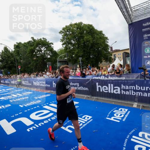 29.06.2025 - hella hamburg halbmarathon Zöllner http://msf.ph/oto/8423351 29.06.2025 10:33:06 Ziel 11169, 14276, 17802, 18679 meine-sportfotos.de