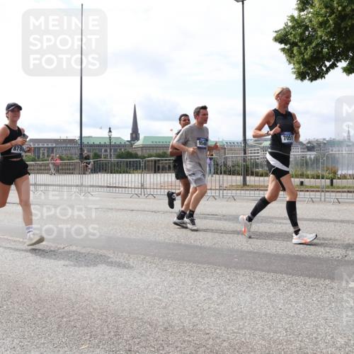 29.06.2025 - hella hamburg halbmarathon Lena Gebhardt http://msf.ph/oto/8423373 29.06.2025 10:18:57 Lombardsbrücke 17571, 9549, 8780, 7051, 1234, 1349, 1521, 1718, 1755, 1820, 2096, 2703, 2781, 2802, 2821, 3026, 3105, 3118, 3202, 3529, 3591, 3592, 3631, 4383, 4718, 4802, 4845, 5034, 5049, 5080, 5098, 5264, 5266, 5323, 5429, 5834, 5910, 6194, 6249, 6413, 6477, 6482, 6533, 6736, 7051, 7121, 7214, 7252, 7454, 8341, 8665, 8761, 8778, 8780, 9270, 9272, 9276, 9505, 9549, 9586, 9652, 9658, 9748, 9756, 9757, 10037, 10172, 10467, 10502, 10816, 12541, 12548, 12552, 12703 meine-sportfotos.de