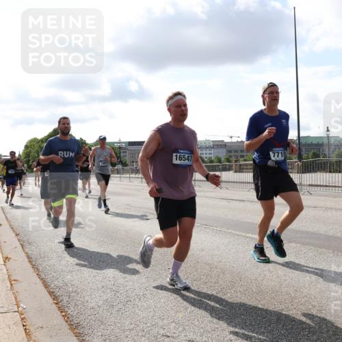 29.06.2025 - hella hamburg halbmarathon Lena Gebhardt http://msf.ph/oto/8423374 29.06.2025 09:52:08 Lombardsbrücke 1057, 16547, 7710, 186681, 1057, 1139, 1312, 1353, 1468, 1569, 1604, 1631, 1763, 1903, 2653, 3305, 3437, 3618, 3697, 3852, 4565, 4865, 4871, 4915, 4991, 5014, 5047, 5129, 5231, 5336, 5690, 5987, 6373, 6490, 6700, 6705, 6711, 6770, 7092, 7185, 7710, 8074, 8346, 8359, 8564, 8900, 9348, 9358, 9444, 9547, 9659, 10319, 10375, 10493, 10691, 10741, 10934, 10978, 11021, 11062, 11495, 11679, 11714, 11821, 12438, 12623, 12711, 12772, 13728 meine-sportfotos.de