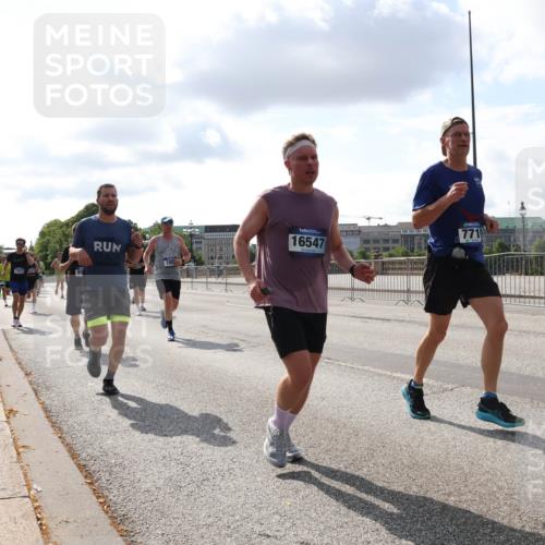 29.06.2025 - hella hamburg halbmarathon Lena Gebhardt http://msf.ph/oto/8423394 29.06.2025 09:52:08 Lombardsbrücke 15206, 1631, 105, 16547, 1057, 1139, 1312, 1353, 1468, 1569, 1604, 1631, 1763, 1903, 2653, 3305, 3437, 3618, 3697, 3852, 4565, 4865, 4871, 4915, 4991, 5014, 5047, 5129, 5231, 5336, 5690, 5987, 6373, 6490, 6700, 6705, 6711, 6770, 7092, 7185, 7710, 8074, 8346, 8359, 8564, 8900, 9348, 9358, 9444, 9547, 9659, 10319, 10375, 10493, 10691, 10741, 10934, 10978, 11021, 11062, 11495, 11679, 11714, 11821, 12438, 12623, 12711, 12772, 13728 meine-sportfotos.de