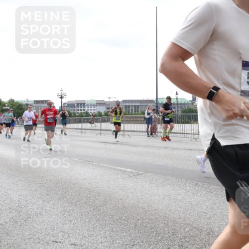 29.06.2025 - hella hamburg halbmarathon Lena Gebhardt http://msf.ph/oto/8423405 29.06.2025 10:43:07 Lombardsbrücke 13417, 18540, 506, 1149, 1155, 1467, 1656, 1788, 1816, 1878, 1964, 2103, 2158, 2267, 2361, 2401, 2450, 2509, 2940, 2941, 2971, 3074, 3238, 3283, 3329, 3378, 3518, 3638, 3764, 4056, 4092, 4105, 4177, 4302, 4367, 4385, 4680, 5067, 5268, 5610, 5720, 5755, 5967, 6120, 6440, 7043, 7461, 7513, 7872, 8135, 8161, 8184, 8435, 8795, 8991, 9072, 9304, 9378, 9639, 9641, 9644, 9976, 10008, 10180, 10697, 11142, 11710, 12151, 12441, 13049, 13241 meine-sportfotos.de