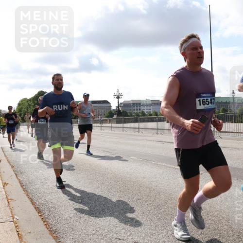 29.06.2025 - hella hamburg halbmarathon Lena Gebhardt http://msf.ph/oto/8423413 29.06.2025 09:52:09 Lombardsbrücke 9547, 16547, 7710, 1057, 1139, 1312, 1353, 1468, 1569, 1604, 1631, 1763, 2653, 3305, 3437, 3618, 3697, 3852, 4565, 4865, 4871, 4915, 4991, 5014, 5047, 5129, 5231, 5336, 5690, 5987, 6373, 6490, 6550, 6700, 6705, 6711, 6770, 7092, 7185, 7710, 8074, 8346, 8359, 8564, 8852, 8900, 9348, 9358, 9444, 9547, 9659, 10319, 10375, 10493, 10691, 10741, 10934, 10978, 11021, 11062, 11495, 11679, 11714, 11821, 12046, 12438, 12623, 12711, 12772, 13728 meine-sportfotos.de