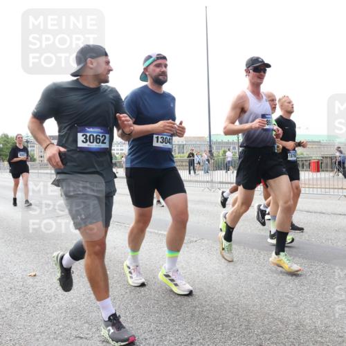 29.06.2025 - hella hamburg halbmarathon Lena Gebhardt http://msf.ph/oto/8423423 29.06.2025 10:06:09 Lombardsbrücke 8051, 3062, 13042, 89, 1876, 1229, 1245, 1448, 1766, 1830, 1842, 2471, 2540, 3062, 3929, 4169, 4542, 4666, 4868, 5431, 5762, 6014, 6314, 7138, 7741, 8051, 8316, 8894, 8909, 9339, 9361, 9477, 9560, 9917, 10781, 10791, 10998, 13042, 13054, 13481, 13863, 14369, 14987, 15113, 15145, 15229, 15462, 15537, 15766, 15772, 16441, 16687, 17239, 17740, 17746, 17885, 18042, 18768, 18857, 18910, 18913, 18966, 18973 meine-sportfotos.de