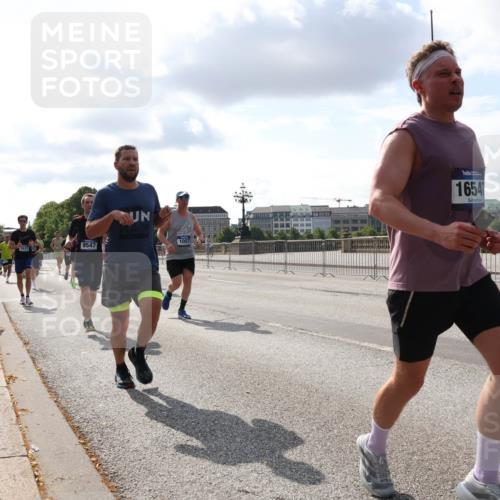 29.06.2025 - hella hamburg halbmarathon Lena Gebhardt http://msf.ph/oto/8423425 29.06.2025 09:52:09 Lombardsbrücke 9547, 1057, 1654, 77, 1057, 1139, 1312, 1353, 1468, 1569, 1604, 1631, 1763, 2653, 3305, 3437, 3618, 3697, 3852, 4565, 4865, 4871, 4915, 4991, 5014, 5047, 5129, 5231, 5336, 5690, 5987, 6373, 6490, 6550, 6700, 6705, 6711, 6770, 7092, 7185, 7710, 8074, 8346, 8359, 8564, 8852, 8900, 9348, 9358, 9444, 9547, 9659, 10319, 10375, 10493, 10691, 10741, 10934, 10978, 11021, 11062, 11495, 11679, 11714, 11821, 12046, 12438, 12623, 12711, 12772, 13728 meine-sportfotos.de