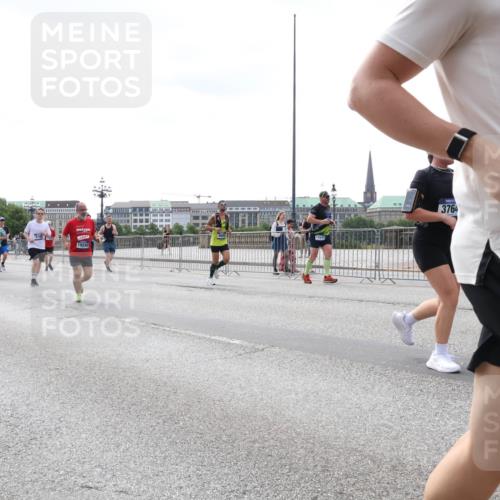 29.06.2025 - hella hamburg halbmarathon Lena Gebhardt http://msf.ph/oto/8423428 29.06.2025 10:43:07 Lombardsbrücke 13417, 18540, 3764, 5067, 1149, 1155, 1467, 1656, 1788, 1816, 1878, 1964, 2103, 2158, 2267, 2361, 2401, 2450, 2509, 2940, 2941, 2971, 3074, 3238, 3283, 3329, 3378, 3518, 3638, 3764, 4056, 4092, 4105, 4177, 4302, 4367, 4385, 4680, 5067, 5268, 5610, 5720, 5755, 5967, 6120, 6440, 7043, 7461, 7513, 7872, 8135, 8161, 8184, 8435, 8795, 8991, 9072, 9304, 9378, 9639, 9641, 9644, 9976, 10008, 10180, 10697, 11142, 11710, 12151, 12441, 13049, 13241 meine-sportfotos.de