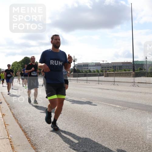 29.06.2025 - hella hamburg halbmarathon Lena Gebhardt http://msf.ph/oto/8423440 29.06.2025 09:52:09 Lombardsbrücke 15206, 1631, 9547, 1057, 880, 1057, 1139, 1312, 1353, 1468, 1569, 1604, 1631, 1763, 2653, 3305, 3437, 3618, 3697, 3852, 4565, 4865, 4871, 4915, 4991, 5014, 5047, 5129, 5231, 5336, 5690, 5987, 6373, 6490, 6550, 6700, 6705, 6711, 6770, 7092, 7185, 7710, 8074, 8346, 8359, 8564, 8852, 8900, 9348, 9358, 9444, 9547, 9659, 10319, 10375, 10493, 10691, 10741, 10934, 10978, 11021, 11062, 11495, 11679, 11714, 11821, 12046, 12438, 12623, 12711, 12772, 13728 meine-sportfotos.de