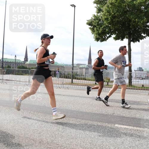 29.06.2025 - hella hamburg halbmarathon Lena Gebhardt http://msf.ph/oto/8423443 29.06.2025 10:18:57 Lombardsbrücke 678, 9549, 1234, 1349, 1521, 1718, 1755, 1820, 2096, 2703, 2781, 2802, 2821, 3026, 3105, 3118, 3202, 3529, 3591, 3592, 3631, 4383, 4718, 4802, 4845, 5034, 5049, 5080, 5098, 5264, 5266, 5323, 5429, 5834, 5910, 6194, 6249, 6413, 6477, 6482, 6533, 6736, 7051, 7121, 7214, 7252, 7454, 8341, 8665, 8761, 8778, 8780, 9270, 9272, 9276, 9505, 9549, 9586, 9652, 9658, 9748, 9756, 9757, 10037, 10172, 10467, 10502, 10816, 12541, 12548, 12552, 12703 meine-sportfotos.de