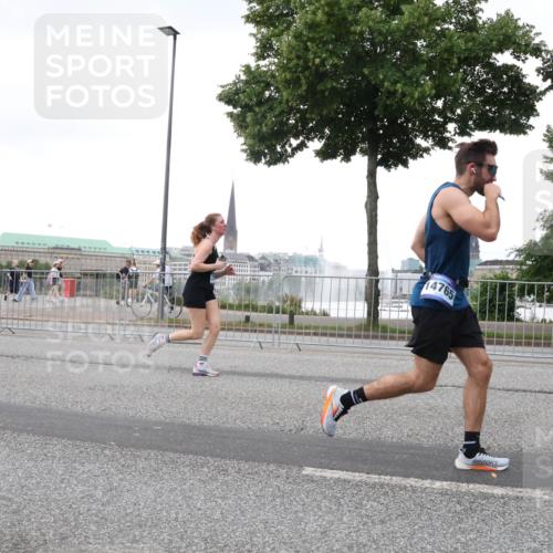 29.06.2025 - hella hamburg halbmarathon Lena Gebhardt http://msf.ph/oto/8423449 29.06.2025 10:53:04 Lombardsbrücke 10417, 14765, 1369, 1826, 2146, 2291, 2362, 2409, 2701, 2988, 3140, 3227, 3787, 4195, 4591, 4626, 4729, 5428, 6135, 6521, 7032, 7483, 7681, 7737, 8414, 8641, 9545, 9764, 10043, 10055, 10417, 10490, 10568, 10600, 10661, 10879, 10981, 11520, 11524, 11919, 12127, 12128, 12193, 12219, 12700, 12994, 13489, 13916, 13917, 14009, 14038, 14765, 14807, 14977, 14979, 16137 meine-sportfotos.de
