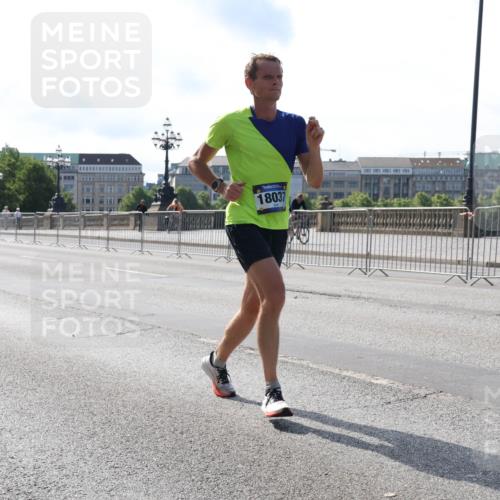 29.06.2025 - hella hamburg halbmarathon Lena Gebhardt http://msf.ph/oto/8423454 29.06.2025 09:43:03 Lombardsbrücke 18037, 4338, 5301, 5612, 7331, 7855, 9097, 9269, 9385, 9565, 9767, 10468, 10867, 11078, 11228, 11994, 12341, 12360, 12529, 12992, 13346, 13374, 13872, 13913, 14728, 14753, 14757, 14836, 15483, 15671, 16615, 17614, 18037, 18328, 18693, 18695, 18740, 18989, 19041, 19042, 19050, 19076, 19078 meine-sportfotos.de