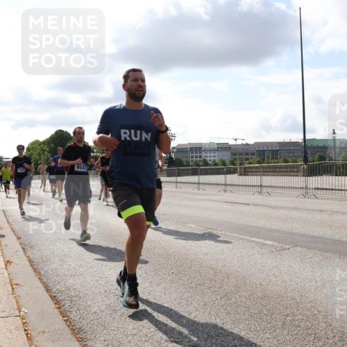 29.06.2025 - hella hamburg halbmarathon Lena Gebhardt http://msf.ph/oto/8423455 29.06.2025 09:52:09 Lombardsbrücke 15206, 1631, 9547, 1057, 1139, 1312, 1353, 1468, 1569, 1604, 1631, 1763, 2653, 3305, 3437, 3618, 3697, 3852, 4565, 4865, 4871, 4915, 4991, 5014, 5047, 5129, 5231, 5336, 5690, 5987, 6373, 6490, 6550, 6700, 6705, 6711, 6770, 7092, 7185, 7710, 8074, 8346, 8359, 8564, 8852, 8900, 9348, 9358, 9444, 9547, 9659, 10319, 10375, 10493, 10691, 10741, 10934, 10978, 11021, 11062, 11495, 11679, 11714, 11821, 12046, 12438, 12623, 12711, 12772, 13728 meine-sportfotos.de
