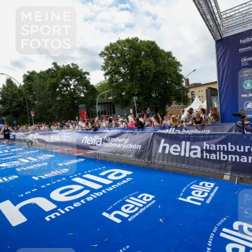 29.06.2025 - hella hamburg halbmarathon Zöllner http://msf.ph/oto/8423461 29.06.2025 10:33:10 Ziel 1910, 6473, 14276, 17802 meine-sportfotos.de