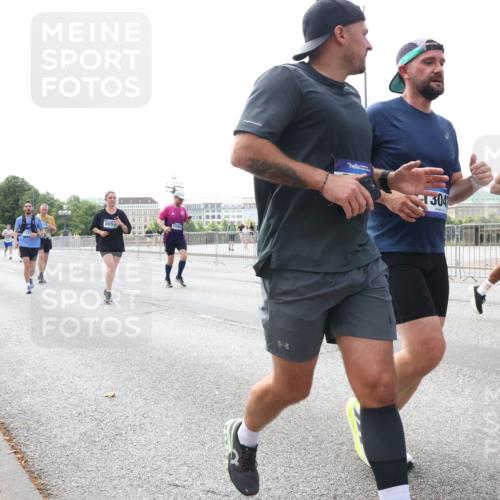 29.06.2025 - hella hamburg halbmarathon Lena Gebhardt http://msf.ph/oto/8423462 29.06.2025 10:06:09 Lombardsbrücke 805, 1304, 7138, 1229, 1245, 1448, 1766, 1830, 1842, 2471, 2540, 3062, 3929, 4169, 4542, 4666, 4868, 5431, 5762, 6014, 6314, 7138, 7741, 8051, 8316, 8894, 8909, 9339, 9361, 9477, 9560, 9917, 10781, 10791, 10998, 13042, 13054, 13481, 13863, 14369, 14987, 15113, 15145, 15229, 15462, 15537, 15766, 15772, 16441, 16687, 17239, 17740, 17746, 17885, 18042, 18768, 18857, 18910, 18913, 18966, 18973 meine-sportfotos.de