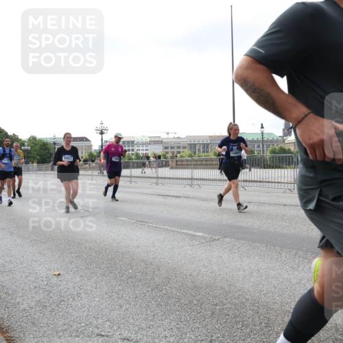 29.06.2025 - hella hamburg halbmarathon Lena Gebhardt http://msf.ph/oto/8423481 29.06.2025 10:06:10 Lombardsbrücke 454, 15772, 8051, 14987, 3062, 304, 1229, 1245, 1448, 1766, 1830, 1842, 2471, 2540, 3062, 3929, 4169, 4542, 4666, 4868, 5431, 5762, 6014, 6314, 7138, 7741, 8051, 8316, 8894, 8909, 9339, 9361, 9477, 9560, 9917, 10214, 10297, 10781, 13042, 13054, 13481, 13863, 14369, 14987, 15113, 15145, 15229, 15462, 15537, 15766, 15772, 15858, 16441, 16687, 17239, 17740, 17746, 17885, 18042, 18575, 18768, 18857, 18910, 18913, 18966, 18973 meine-sportfotos.de