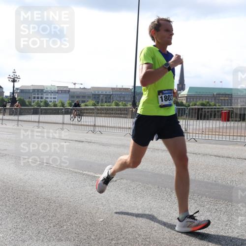 29.06.2025 - hella hamburg halbmarathon Lena Gebhardt http://msf.ph/oto/8423495 29.06.2025 09:43:04 Lombardsbrücke 1803, 686865, 9999, 1271, 4338, 5301, 5612, 7331, 7855, 9097, 9269, 9385, 9565, 9767, 10468, 10867, 11078, 11228, 11994, 12341, 12360, 12529, 12992, 13346, 13374, 13872, 13913, 14728, 14753, 14757, 14836, 15483, 15671, 16615, 17614, 18037, 18328, 18693, 18695, 18740, 18989, 19041, 19042, 19050, 19076, 19078 meine-sportfotos.de