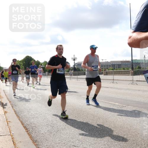 29.06.2025 - hella hamburg halbmarathon Lena Gebhardt http://msf.ph/oto/8423503 29.06.2025 09:52:10 Lombardsbrücke 1631, 15206, 9547, 1057, 1057, 1139, 1312, 1353, 1468, 1569, 1604, 1631, 1763, 2653, 3305, 3437, 3618, 3697, 3852, 4565, 4871, 4915, 4991, 5011, 5014, 5047, 5129, 5231, 5336, 5690, 5987, 6373, 6490, 6550, 6700, 6705, 6711, 6770, 7092, 7185, 7710, 8074, 8346, 8359, 8564, 8852, 8900, 9348, 9358, 9444, 9547, 9659, 10319, 10375, 10493, 10691, 10741, 10934, 10978, 11021, 11062, 11495, 11679, 11714, 11821, 12046, 12438, 12623, 12711, 12772, 13728 meine-sportfotos.de