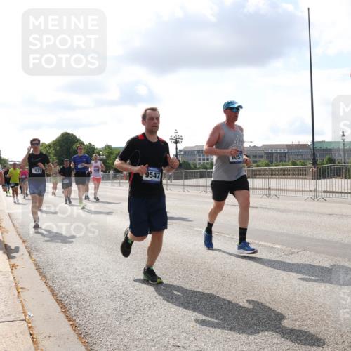 29.06.2025 - hella hamburg halbmarathon Lena Gebhardt http://msf.ph/oto/8423518 29.06.2025 09:52:10 Lombardsbrücke 1631, 15206, 9547, 057, 1057, 1139, 1312, 1353, 1468, 1569, 1604, 1631, 1763, 2653, 3305, 3437, 3618, 3697, 3852, 4565, 4871, 4915, 4991, 5011, 5014, 5047, 5129, 5231, 5336, 5690, 5987, 6373, 6490, 6550, 6700, 6705, 6711, 6770, 7092, 7185, 7710, 8074, 8346, 8359, 8564, 8852, 8900, 9348, 9358, 9444, 9547, 9659, 10319, 10375, 10493, 10691, 10741, 10934, 10978, 11021, 11062, 11495, 11679, 11714, 11821, 12046, 12438, 12623, 12711, 12772, 13728 meine-sportfotos.de