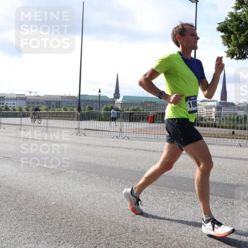 29.06.2025 - hella hamburg halbmarathon Lena Gebhardt http://msf.ph/oto/8423523 29.06.2025 09:43:04 Lombardsbrücke 180, 1271, 4338, 5301, 5612, 7331, 7855, 9097, 9269, 9385, 9565, 9767, 10468, 10867, 11078, 11228, 11994, 12341, 12360, 12529, 12992, 13346, 13374, 13872, 13913, 14728, 14753, 14757, 14836, 15483, 15671, 16615, 17614, 18037, 18328, 18693, 18695, 18740, 18989, 19041, 19042, 19050, 19076, 19078 meine-sportfotos.de