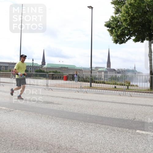 29.06.2025 - hella hamburg halbmarathon Lena Gebhardt http://msf.ph/oto/8423540 29.06.2025 10:18:59 Lombardsbrücke 1234, 1349, 1521, 1718, 1755, 2096, 2311, 2703, 2781, 2802, 2821, 3026, 3105, 3118, 3202, 3529, 3591, 3592, 3631, 4383, 4718, 4802, 4845, 5034, 5049, 5080, 5098, 5178, 5264, 5266, 5323, 5429, 5834, 5910, 6194, 6249, 6413, 6477, 6482, 6533, 6736, 7051, 7121, 7214, 7252, 7454, 8665, 8761, 8778, 8780, 9252, 9270, 9272, 9276, 9505, 9549, 9652, 9658, 9756, 9757, 10037, 10172, 10467, 10502, 10816, 12541, 12548, 12552, 12703 meine-sportfotos.de