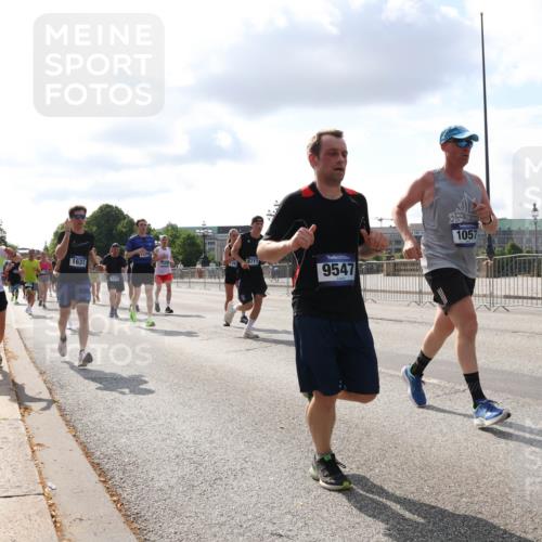 29.06.2025 - hella hamburg halbmarathon Lena Gebhardt http://msf.ph/oto/8423549 29.06.2025 09:52:10 Lombardsbrücke 15206, 1631, 69373, 6711, 9547, 1057, 1057, 1139, 1312, 1353, 1468, 1569, 1604, 1631, 1763, 2653, 3305, 3437, 3618, 3697, 3852, 4565, 4871, 4915, 4991, 5011, 5014, 5047, 5129, 5231, 5336, 5690, 5987, 6373, 6490, 6550, 6700, 6705, 6711, 6770, 7092, 7185, 7710, 8074, 8346, 8359, 8564, 8852, 8900, 9348, 9358, 9444, 9547, 9659, 10319, 10375, 10493, 10691, 10741, 10934, 10978, 11021, 11062, 11495, 11679, 11714, 11821, 12046, 12438, 12623, 12711, 12772, 13728 meine-sportfotos.de