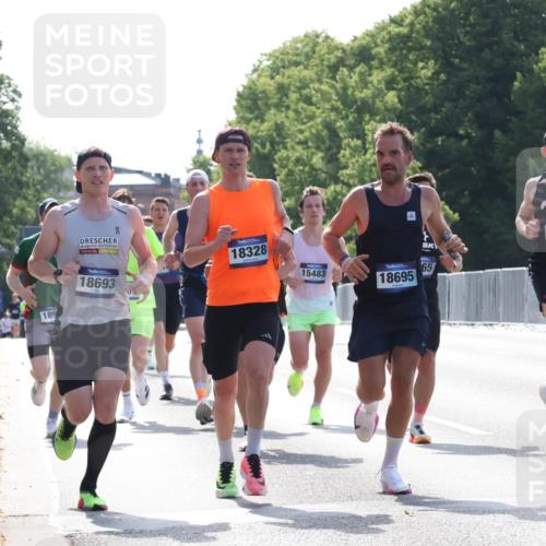 29.06.2025 - hella hamburg halbmarathon Lena Gebhardt http://msf.ph/oto/8423551 29.06.2025 09:43:06 Lombardsbrücke 18328, 189, 18693, 65, 15483, 18695, 10867, 1271, 4338, 5301, 5612, 6090, 7331, 7855, 9097, 9269, 9385, 9565, 9767, 10867, 11078, 11228, 11994, 12341, 12360, 12529, 12992, 13346, 13374, 13872, 13913, 14728, 14753, 14757, 14836, 15483, 15671, 17614, 18037, 18328, 18693, 18695, 18740, 18989, 19041, 19042, 19050, 19076, 19078 meine-sportfotos.de