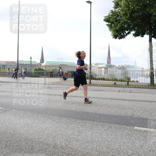 29.06.2025 - hella hamburg halbmarathon Lena Gebhardt http://msf.ph/oto/8423582 29.06.2025 10:06:11 Lombardsbrücke 8051, 13054, 1229, 1245, 1448, 1766, 1830, 1842, 2471, 2540, 3062, 3929, 4169, 4542, 4666, 4868, 5431, 5762, 6014, 6314, 7138, 7741, 8051, 8316, 8894, 8909, 9361, 9477, 9560, 10214, 10297, 10781, 13042, 13054, 13481, 13863, 14369, 14987, 15113, 15145, 15229, 15462, 15537, 15766, 15772, 15858, 16441, 16687, 17239, 17746, 17885, 18042, 18575, 18577, 18768, 18857, 18910, 18913, 18966, 18973 meine-sportfotos.de