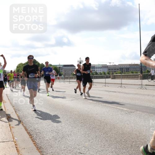 29.06.2025 - hella hamburg halbmarathon Lena Gebhardt http://msf.ph/oto/8423584 29.06.2025 09:52:11 Lombardsbrücke 15206, 1631, 17637, 9547, 1057, 1139, 1312, 1353, 1468, 1569, 1604, 1631, 1763, 2653, 3305, 3437, 3618, 3697, 3852, 4565, 4871, 4915, 4991, 5011, 5014, 5047, 5129, 5231, 5336, 5690, 5987, 6373, 6550, 6700, 6705, 6711, 6770, 7092, 7185, 7710, 8074, 8346, 8359, 8564, 8852, 8900, 9348, 9358, 9444, 9547, 9659, 10319, 10375, 10493, 10691, 10741, 10934, 10978, 11021, 11062, 11495, 11679, 11714, 11821, 12046, 12438, 12623, 12711, 12772, 13728 meine-sportfotos.de