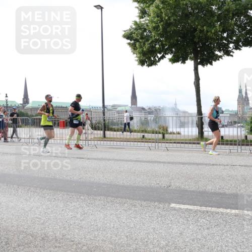 29.06.2025 - hella hamburg halbmarathon Lena Gebhardt http://msf.ph/oto/8423587 29.06.2025 10:43:09 Lombardsbrücke 1854, 13241, 1149, 1155, 1467, 1656, 1788, 1816, 1878, 1964, 2103, 2158, 2267, 2361, 2401, 2450, 2509, 2971, 3074, 3238, 3283, 3329, 3378, 3518, 3638, 3764, 4056, 4092, 4105, 4177, 4302, 4367, 4385, 4680, 5067, 5268, 5610, 5720, 5755, 5967, 6440, 7043, 7461, 7872, 8135, 8161, 8184, 8408, 8435, 8795, 8991, 9072, 9304, 9378, 9639, 9641, 9644, 9976, 10008, 10180, 10697, 11142, 11710, 12151, 12441, 13049 meine-sportfotos.de