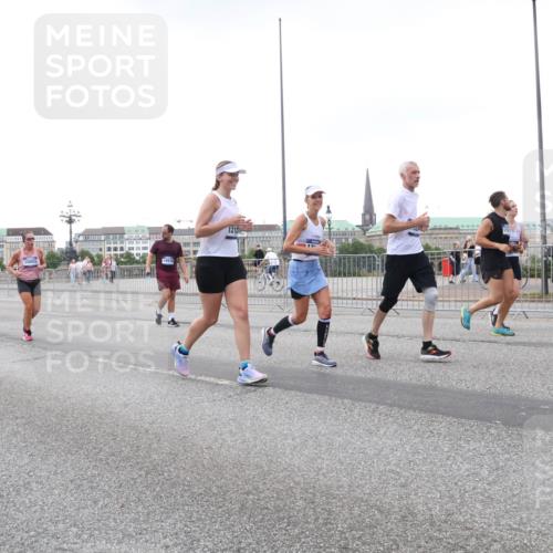 29.06.2025 - hella hamburg halbmarathon Lena Gebhardt http://msf.ph/oto/8423602 29.06.2025 10:53:06 Lombardsbrücke 10055, 1369, 1900, 2146, 2291, 2362, 2409, 2701, 2988, 3227, 3787, 4195, 4591, 4626, 4729, 5428, 6135, 6521, 7032, 7483, 7681, 7737, 8212, 8414, 8515, 8641, 8906, 9545, 9764, 10043, 10055, 10175, 10417, 10490, 10568, 10600, 10661, 10879, 10981, 11520, 11524, 11919, 12127, 12128, 12193, 12219, 12700, 12994, 13489, 13916, 13917, 14009, 14038, 14765, 14807, 14977, 14979, 16137 meine-sportfotos.de