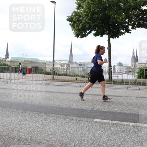 29.06.2025 - hella hamburg halbmarathon Lena Gebhardt http://msf.ph/oto/8423603 29.06.2025 10:06:11 Lombardsbrücke 13054, 1229, 1245, 1448, 1766, 1830, 1842, 2471, 2540, 3062, 3929, 4169, 4542, 4666, 4868, 5431, 5762, 6014, 6314, 7138, 7741, 8051, 8316, 8894, 8909, 9361, 9477, 9560, 10214, 10297, 10781, 13042, 13054, 13481, 13863, 14369, 14987, 15113, 15145, 15229, 15462, 15537, 15766, 15772, 15858, 16441, 16687, 17239, 17746, 17885, 18042, 18575, 18577, 18768, 18857, 18910, 18913, 18966, 18973 meine-sportfotos.de