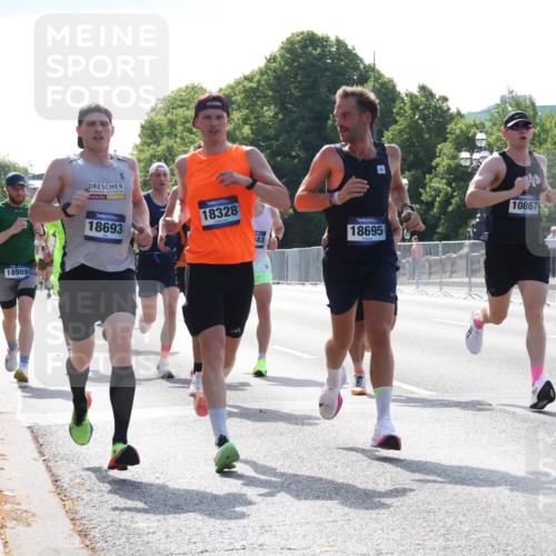 29.06.2025 - hella hamburg halbmarathon Lena Gebhardt http://msf.ph/oto/8423607 29.06.2025 09:43:07 Lombardsbrücke 18989, 18693, 18328, 183, 18695, 10867, 1271, 4338, 5301, 5612, 6090, 7331, 7855, 9097, 9269, 9385, 9565, 9767, 10867, 11078, 11228, 11994, 12341, 12360, 12529, 12992, 13346, 13374, 13872, 13913, 14728, 14753, 14757, 14836, 15483, 15671, 17614, 18037, 18328, 18693, 18695, 18740, 18989, 19041, 19042, 19050, 19076, 19078 meine-sportfotos.de