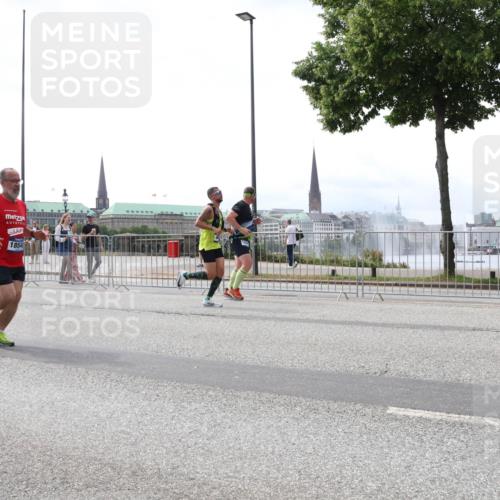 29.06.2025 - hella hamburg halbmarathon Lena Gebhardt http://msf.ph/oto/8423608 29.06.2025 10:43:09 Lombardsbrücke 1854, 1149, 1155, 1467, 1656, 1788, 1816, 1878, 1964, 2103, 2158, 2267, 2361, 2401, 2450, 2509, 2971, 3074, 3238, 3283, 3329, 3378, 3518, 3638, 3764, 4056, 4092, 4105, 4177, 4302, 4367, 4385, 4680, 5067, 5268, 5610, 5720, 5755, 5967, 6440, 7043, 7461, 7872, 8135, 8161, 8184, 8408, 8435, 8795, 8991, 9072, 9304, 9378, 9639, 9641, 9644, 9976, 10008, 10180, 10697, 11142, 11710, 12151, 12441, 13049 meine-sportfotos.de
