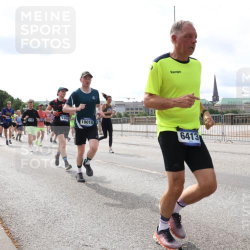 29.06.2025 - hella hamburg halbmarathon Lena Gebhardt http://msf.ph/oto/8423626 29.06.2025 10:19:00 Lombardsbrücke 15657, 4718, 134, 19010, 6413, 17571, 1349, 1521, 1718, 1755, 2096, 2311, 2703, 2781, 2802, 2821, 3026, 3105, 3118, 3202, 3529, 3591, 3592, 3631, 4383, 4718, 4802, 4845, 5034, 5049, 5080, 5098, 5178, 5264, 5266, 5323, 5429, 5834, 5910, 6194, 6249, 6413, 6477, 6482, 6533, 6542, 6736, 7051, 7121, 7214, 7252, 7454, 8665, 8761, 8778, 8780, 9252, 9270, 9272, 9276, 9505, 9549, 9652, 9756, 9757, 10037, 10124, 10129, 10172, 10467, 10502, 10816, 12541, 12548, 12552, 12703 meine-sportfotos.de