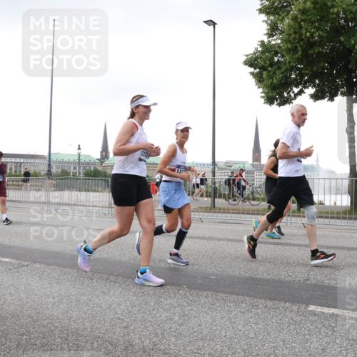 29.06.2025 - hella hamburg halbmarathon Lena Gebhardt http://msf.ph/oto/8423630 29.06.2025 10:53:07 Lombardsbrücke 0055, 14979, 121, 1369, 1900, 1906, 2065, 2146, 2291, 2362, 2409, 2701, 2988, 3227, 3787, 4195, 4591, 4626, 4729, 5428, 6135, 6521, 7032, 7483, 7681, 7737, 8212, 8414, 8515, 8641, 8906, 9545, 9764, 10043, 10055, 10175, 10417, 10490, 10568, 10600, 10661, 10879, 10981, 11520, 11524, 11919, 12127, 12128, 12193, 12219, 12700, 12994, 13489, 13916, 13917, 14009, 14038, 14765, 14807, 14977, 14979, 16137 meine-sportfotos.de