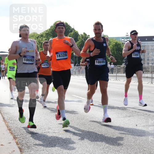 29.06.2025 - hella hamburg halbmarathon Lena Gebhardt http://msf.ph/oto/8423633 29.06.2025 09:43:08 Lombardsbrücke 18989, 9767, 18693, 14757, 18328, 4, 18695, 10867, 1271, 4338, 5301, 5612, 6090, 7331, 7855, 9097, 9269, 9385, 9565, 9767, 10867, 11078, 11228, 11994, 12341, 12360, 12529, 12992, 13346, 13374, 14728, 14753, 14757, 14836, 15483, 15671, 17614, 18037, 18328, 18693, 18695, 18740, 18989, 19041, 19042, 19050, 19076, 19078 meine-sportfotos.de